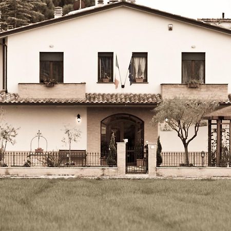 P&P Assisi Camere Бастия-Умбра Экстерьер фото