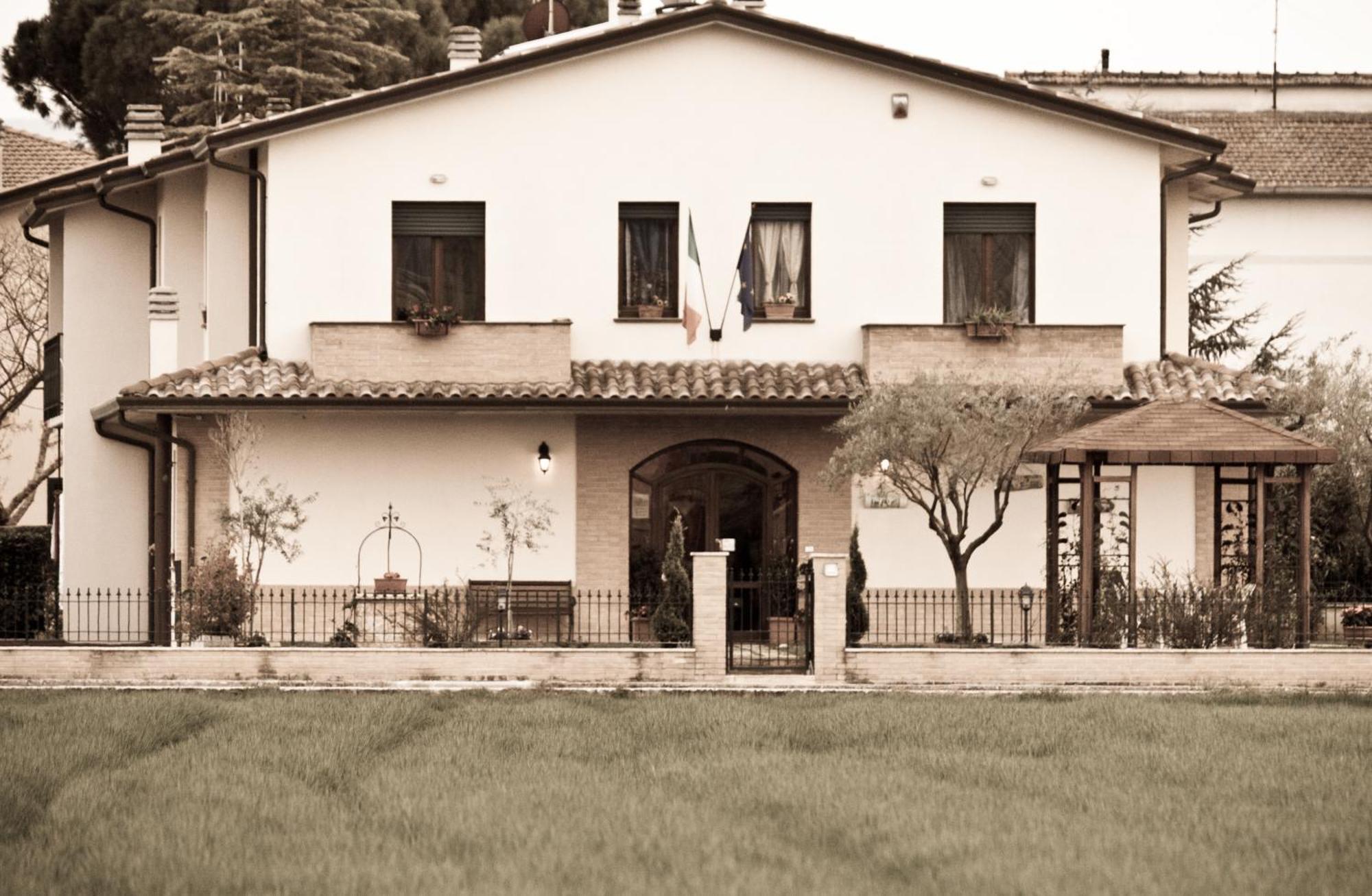 P&P Assisi Camere Бастия-Умбра Экстерьер фото